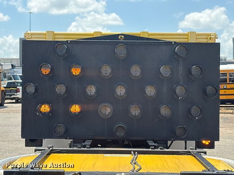image for item EA7317 2013 International 4300 flatbed truck with crash attenuator  