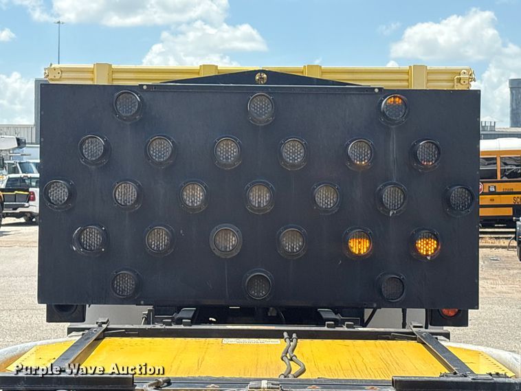 image for item EA7317 2013 International 4300 flatbed truck with crash attenuator  
