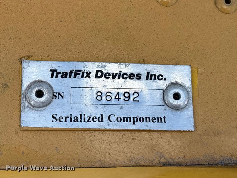 image for item EA7317 2013 International 4300 flatbed truck with crash attenuator  