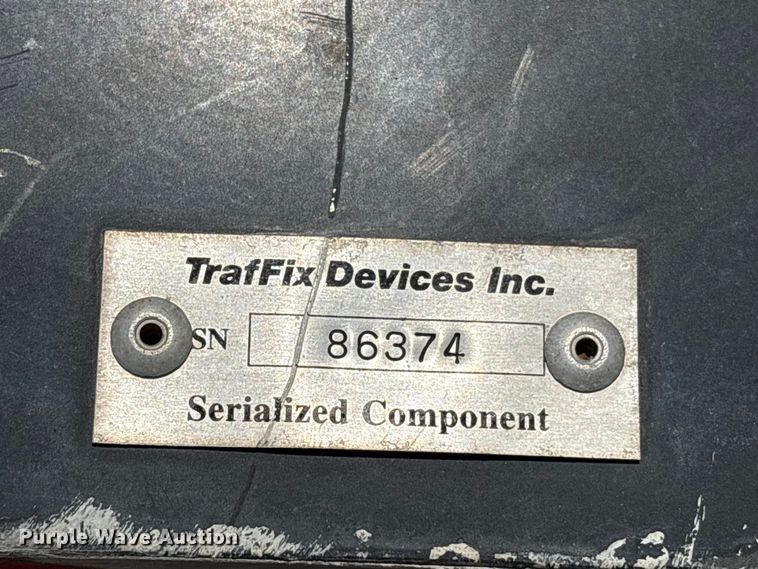 image for item EA7317 2013 International 4300 flatbed truck with crash attenuator  