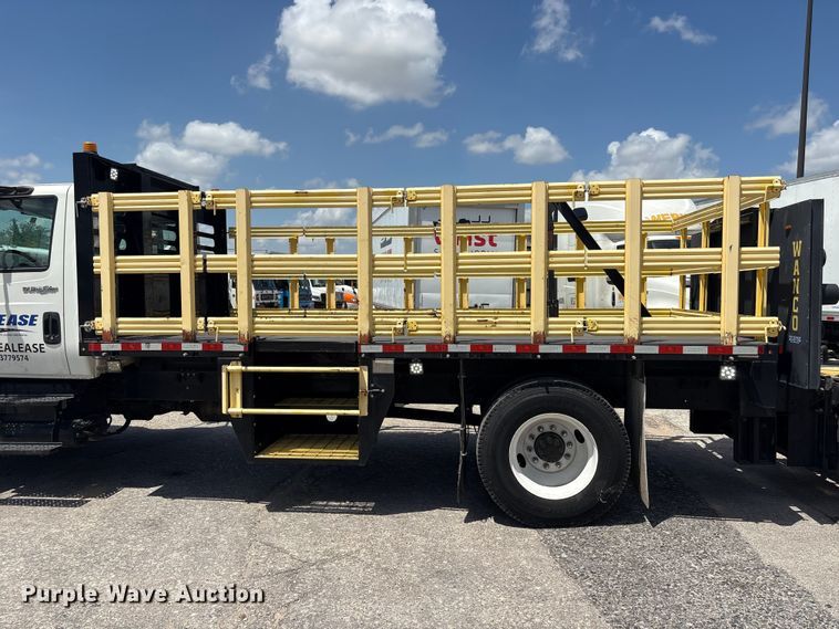 image for item EA7317 2013 International 4300 flatbed truck with crash attenuator  