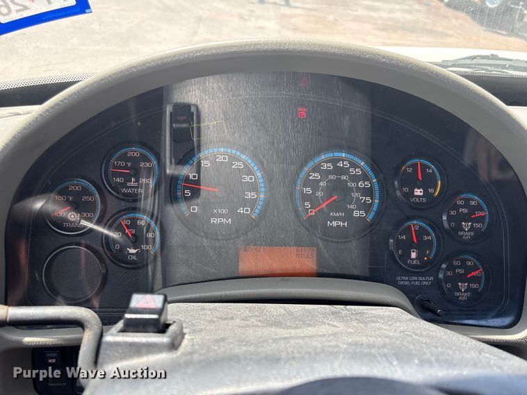 image for item EA7317 2013 International 4300 flatbed truck with crash attenuator  