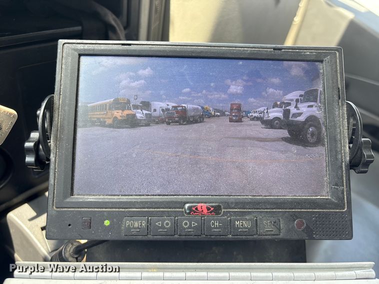 image for item EA7317 2013 International 4300 flatbed truck with crash attenuator  