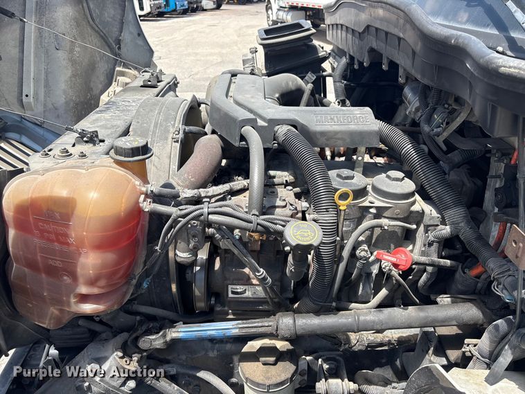 image for item EA7317 2013 International 4300 flatbed truck with crash attenuator  