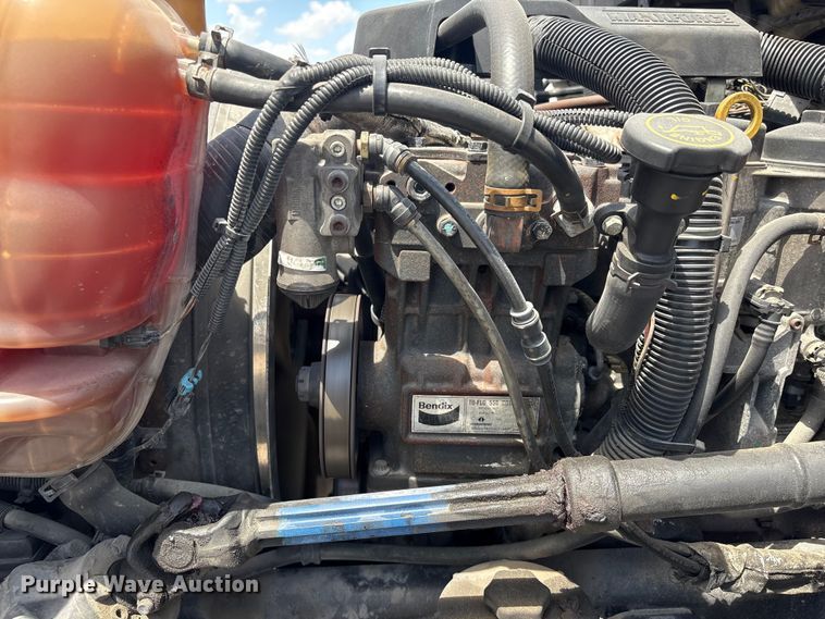 image for item EA7317 2013 International 4300 flatbed truck with crash attenuator  