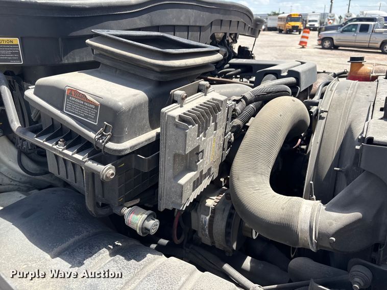 image for item EA7317 2013 International 4300 flatbed truck with crash attenuator  