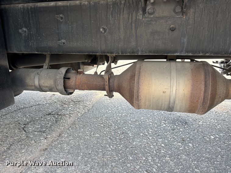 image for item EA7317 2013 International 4300 flatbed truck with crash attenuator  