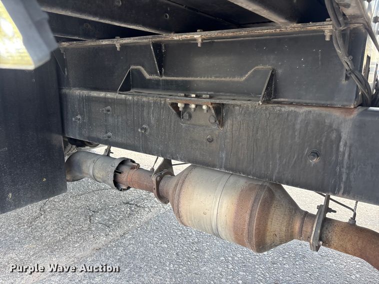 image for item EA7317 2013 International 4300 flatbed truck with crash attenuator  