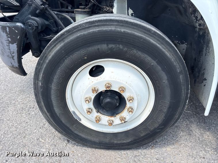 image for item EA7317 2013 International 4300 flatbed truck with crash attenuator  