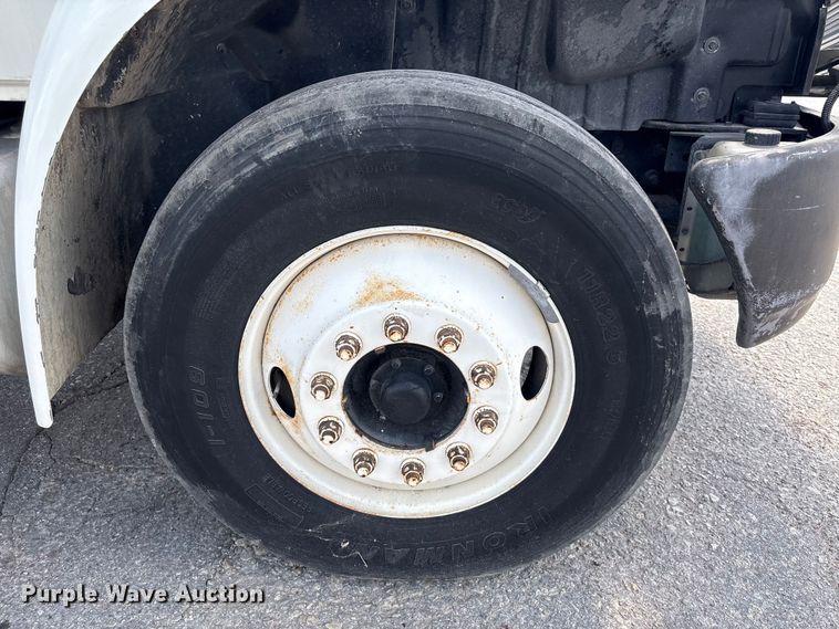 image for item EA7317 2013 International 4300 flatbed truck with crash attenuator  