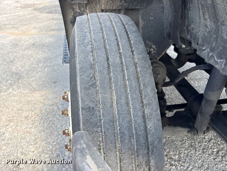 image for item EA7317 2013 International 4300 flatbed truck with crash attenuator  