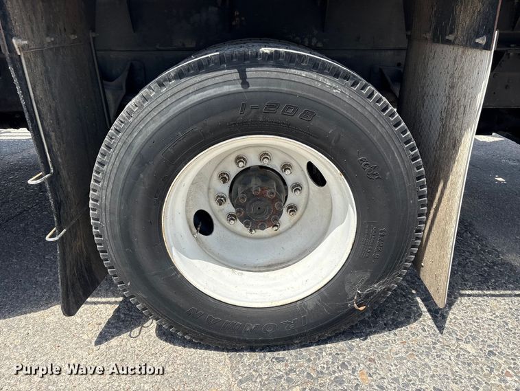 image for item EA7317 2013 International 4300 flatbed truck with crash attenuator  