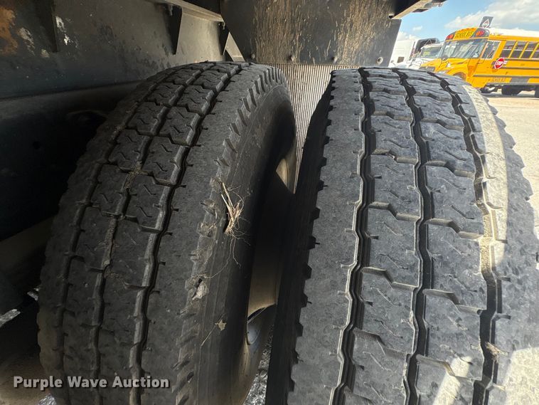 image for item EA7317 2013 International 4300 flatbed truck with crash attenuator  