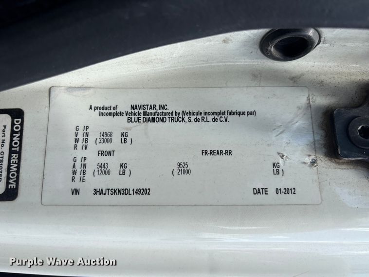 image for item EA7317 2013 International 4300 flatbed truck with crash attenuator  
