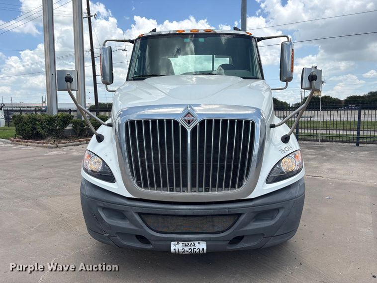 image for item EA7320 2016 International Prostar 122+ semi truck