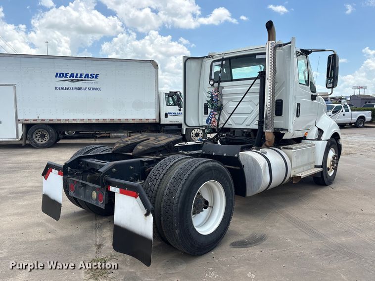 image for item EA7320 2016 International Prostar 122+ semi truck