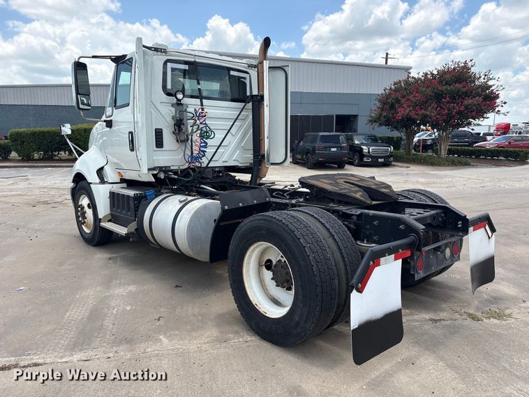 image for item EA7320 2016 International Prostar 122+ semi truck