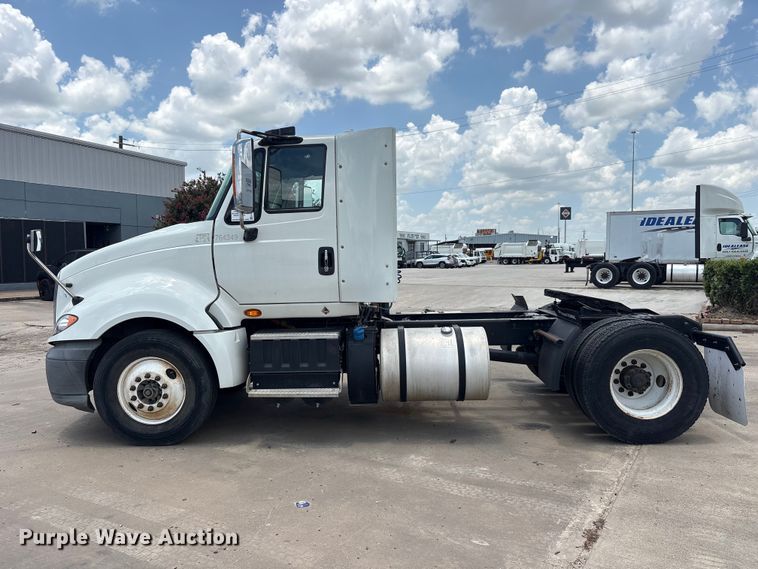 image for item EA7320 2016 International Prostar 122+ semi truck