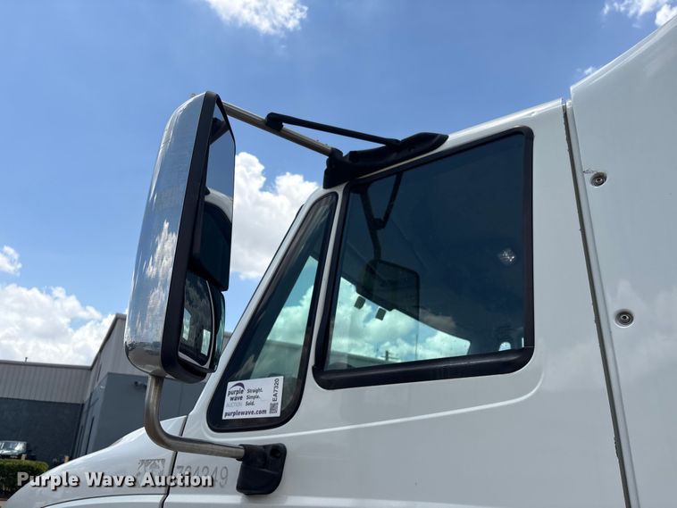 image for item EA7320 2016 International Prostar 122+ semi truck