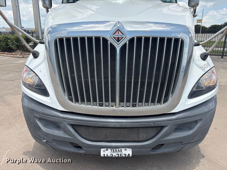 image for item EA7320 2016 International Prostar 122+ semi truck