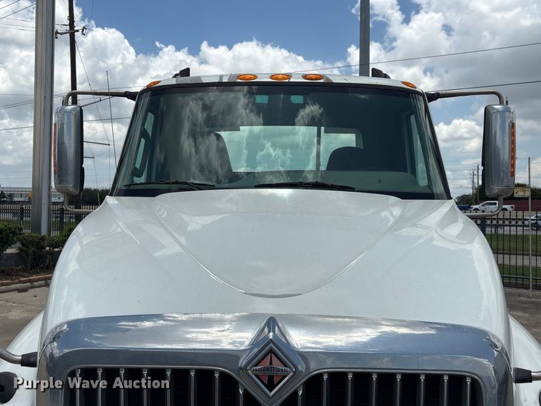 image for item EA7320 2016 International Prostar 122+ semi truck