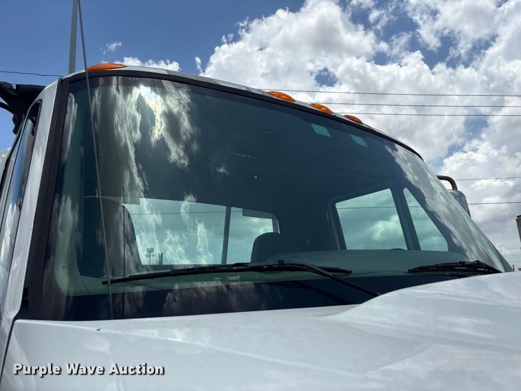 image for item EA7320 2016 International Prostar 122+ semi truck