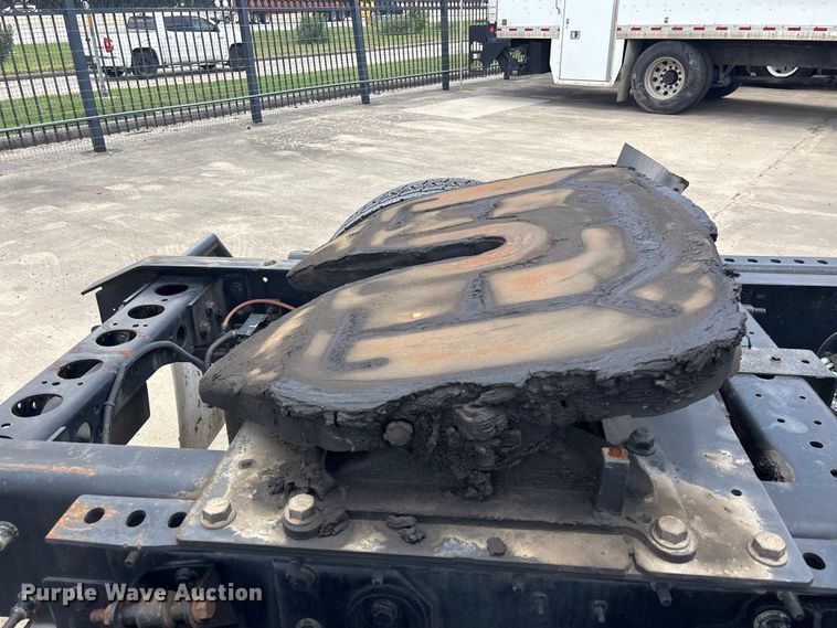 image for item EA7320 2016 International Prostar 122+ semi truck