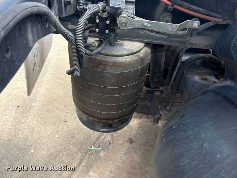 image for item EA7320 2016 International Prostar 122+ semi truck