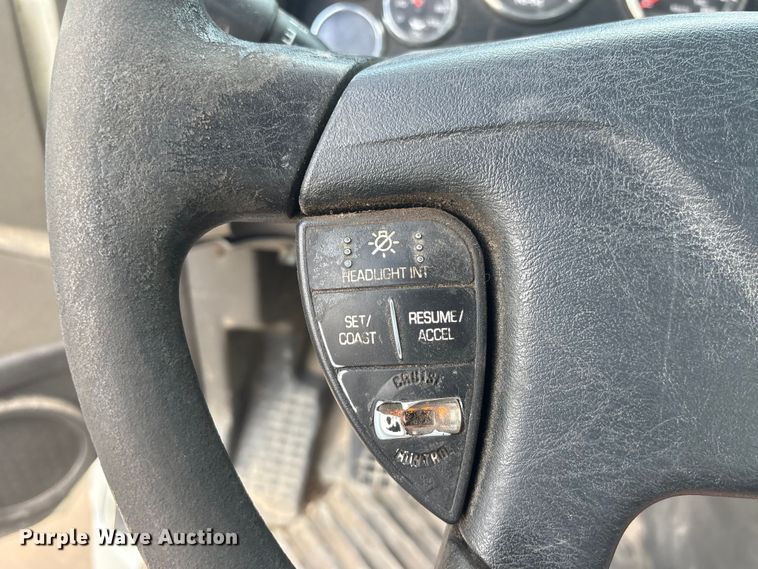 image for item EA7320 2016 International Prostar 122+ semi truck