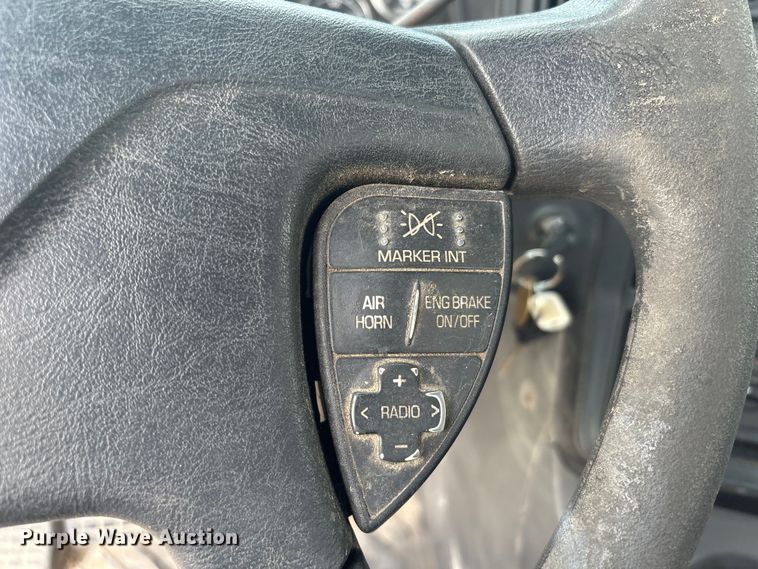 image for item EA7320 2016 International Prostar 122+ semi truck