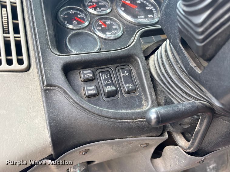 image for item EA7320 2016 International Prostar 122+ semi truck