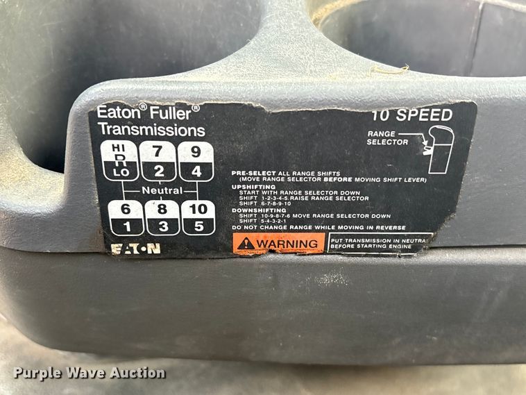 image for item EA7320 2016 International Prostar 122+ semi truck