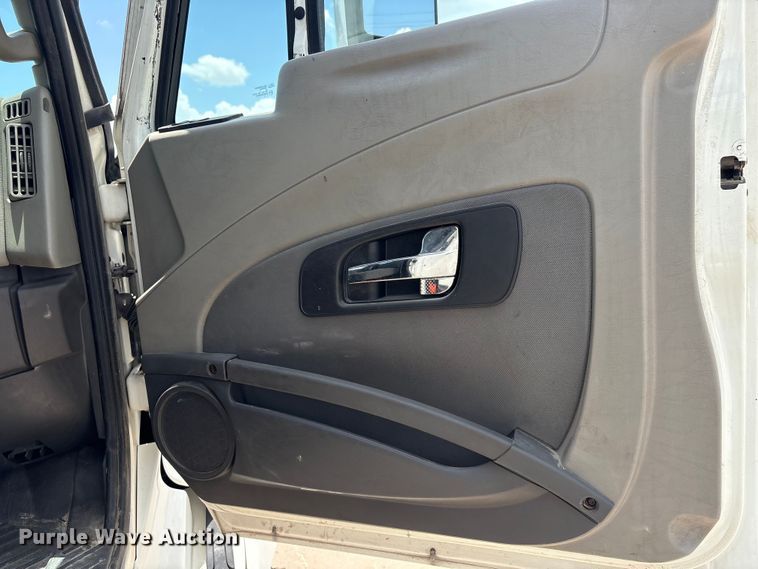 image for item EA7320 2016 International Prostar 122+ semi truck
