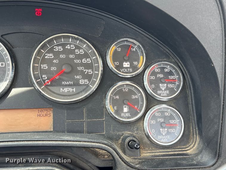 image for item EA7320 2016 International Prostar 122+ semi truck