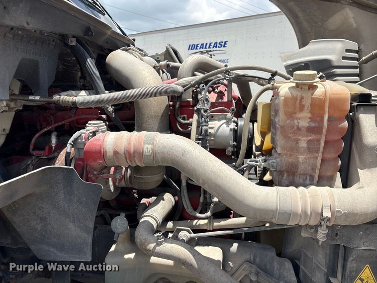 image for item EA7320 2016 International Prostar 122+ semi truck
