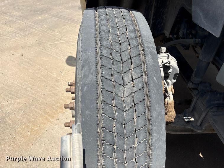 image for item EA7320 2016 International Prostar 122+ semi truck