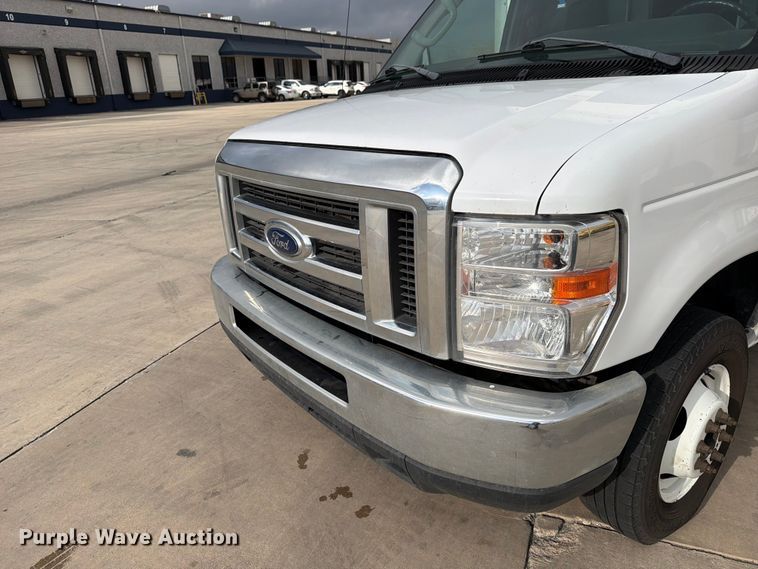 image for item ED5143 2019 Ford E350 box truck