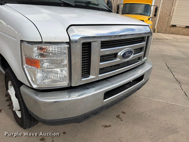 image for item ED5143 2019 Ford E350 box truck