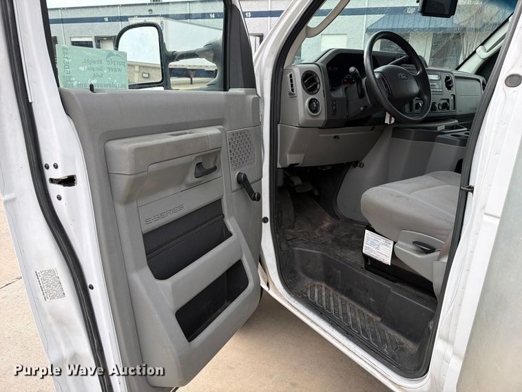 image for item ED5143 2019 Ford E350 box truck
