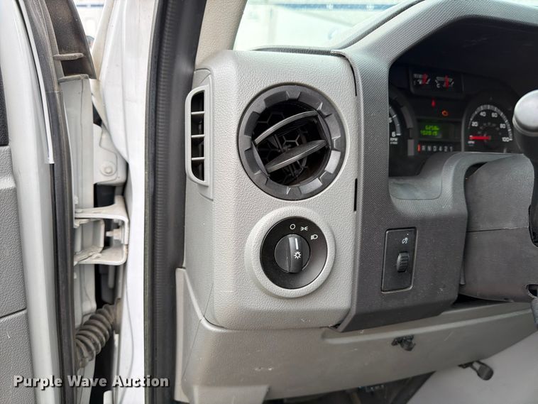 image for item ED5143 2019 Ford E350 box truck