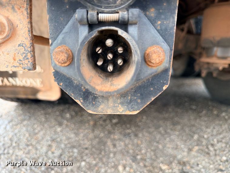 image for item ED5411 2013 Freightliner Business Class M2 fuel truck