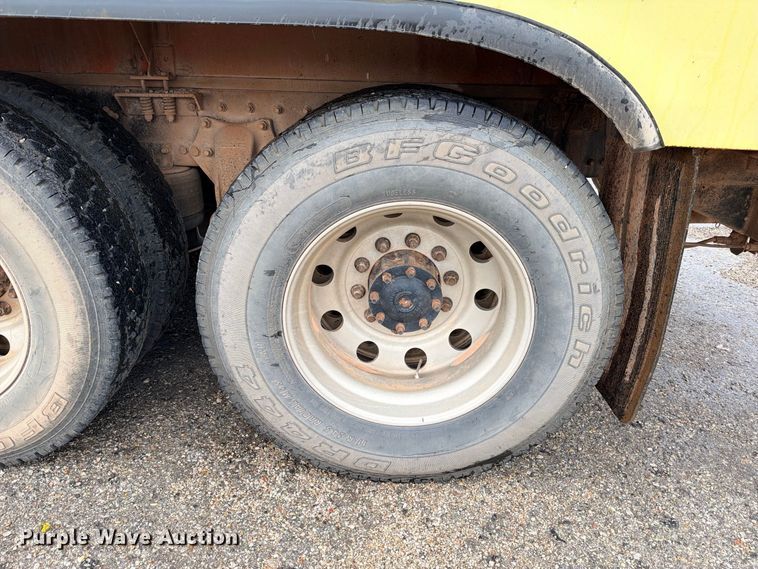 image for item ED5411 2013 Freightliner Business Class M2 fuel truck