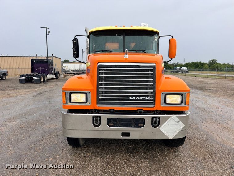 image for item ED5412 2013 Mack CHU613 fuel truck
