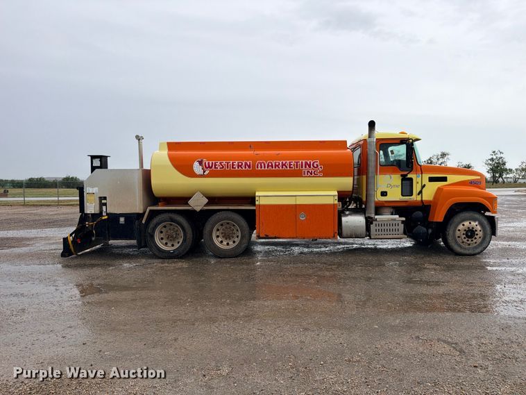 image for item ED5412 2013 Mack CHU613 fuel truck