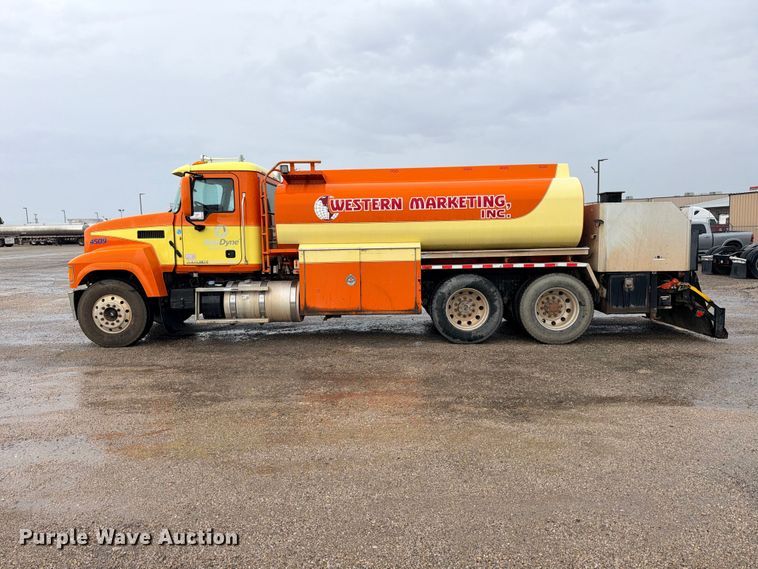 image for item ED5412 2013 Mack CHU613 fuel truck