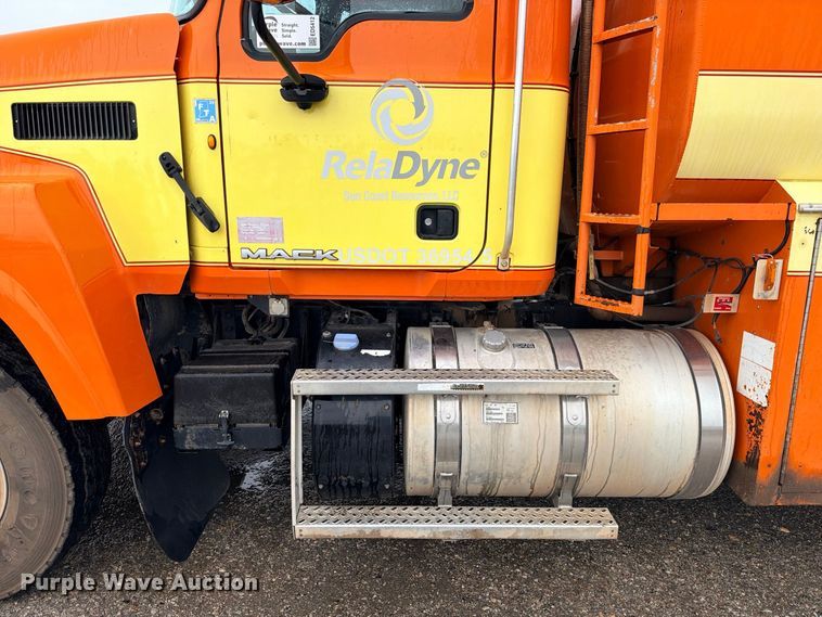 image for item ED5412 2013 Mack CHU613 fuel truck
