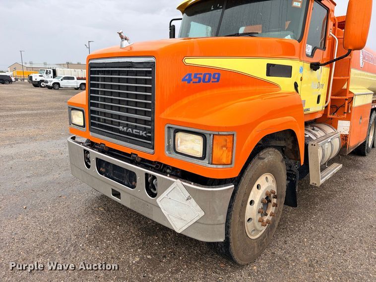 image for item ED5412 2013 Mack CHU613 fuel truck