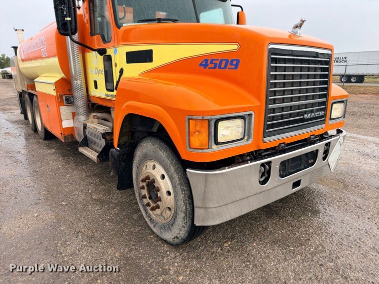 image for item ED5412 2013 Mack CHU613 fuel truck