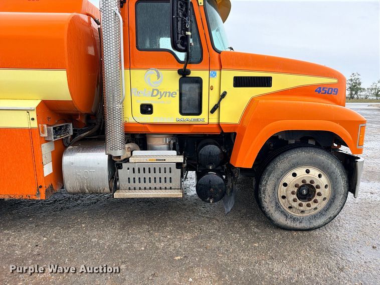 image for item ED5412 2013 Mack CHU613 fuel truck