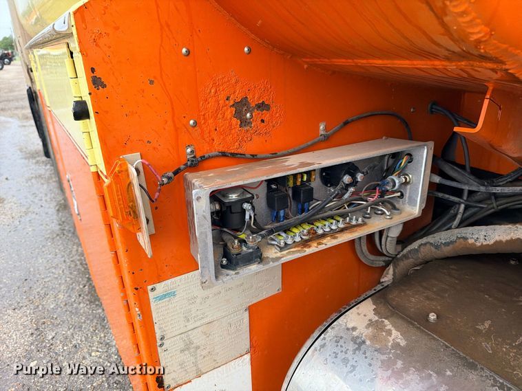 image for item ED5412 2013 Mack CHU613 fuel truck